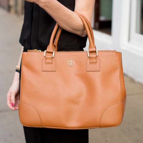 Tory Burch Handbags - Tory Burch purse with gold hardware in great condition